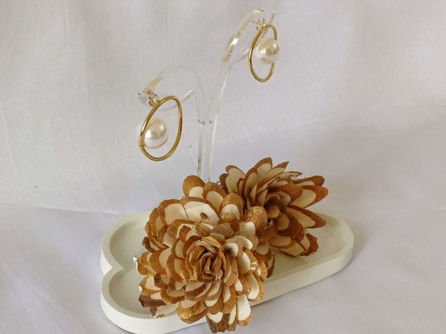 Golden Round Pearl stud