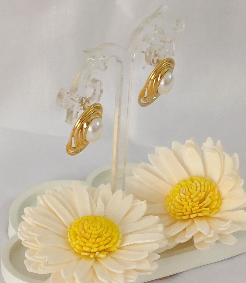 Golden Oval Pearl Stud Norah