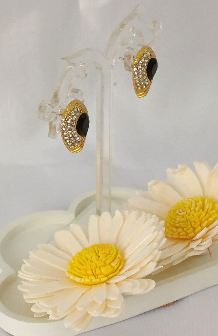 Golden Black Stud Maria