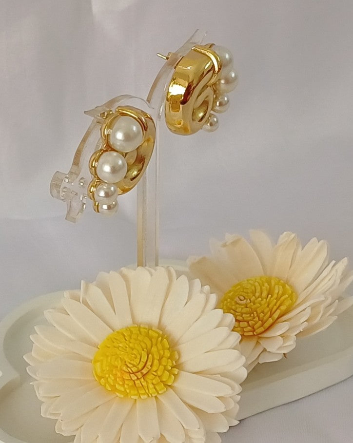 Golden Pearl Stud Annie