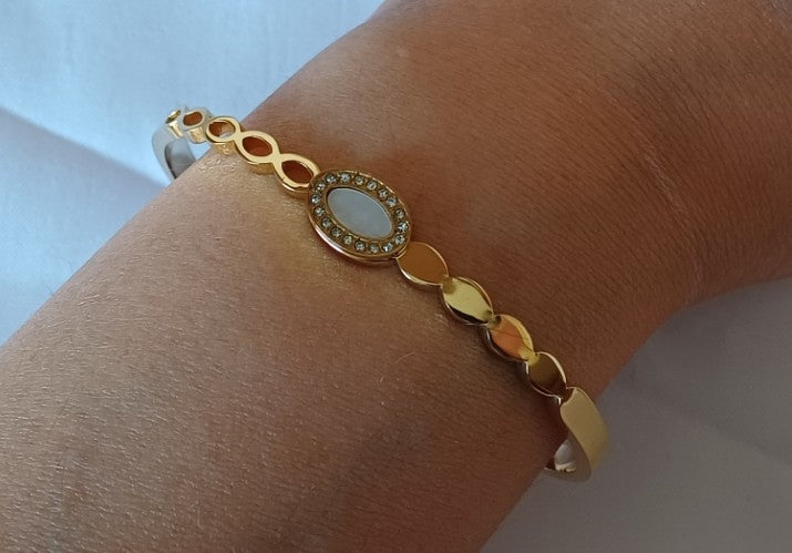 Timeless Bangle