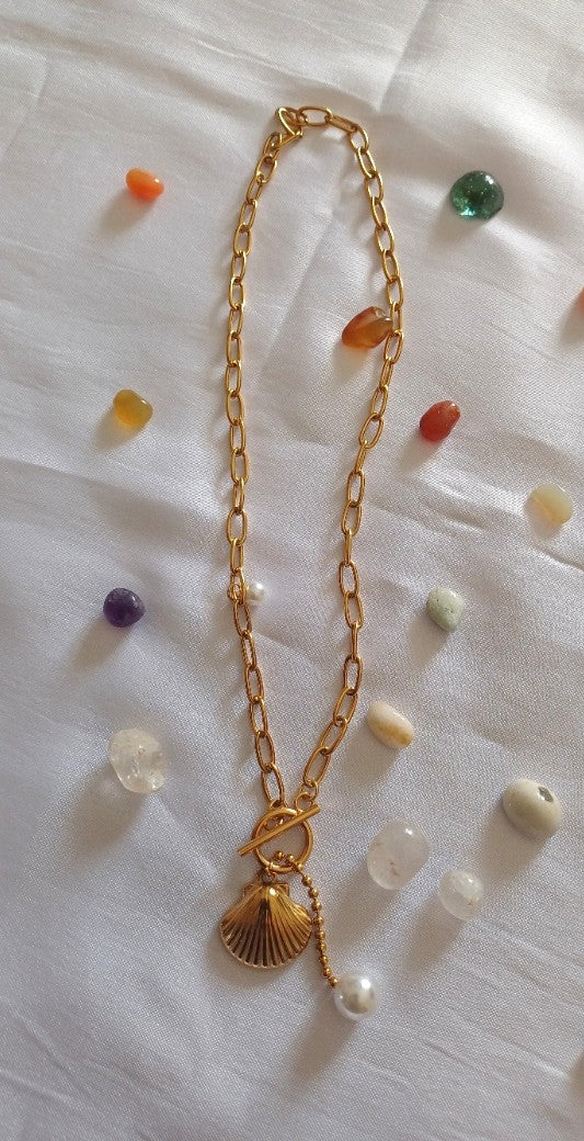 Shell Pendant Necklace