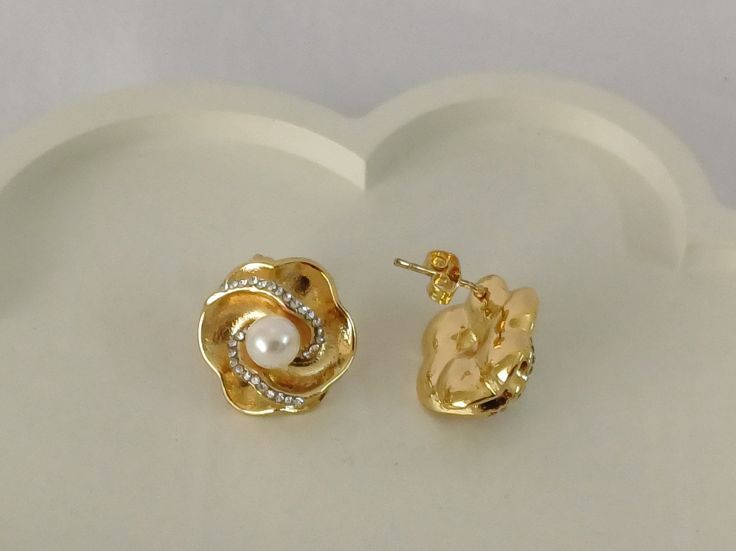 Golden Pearl Flower Stud