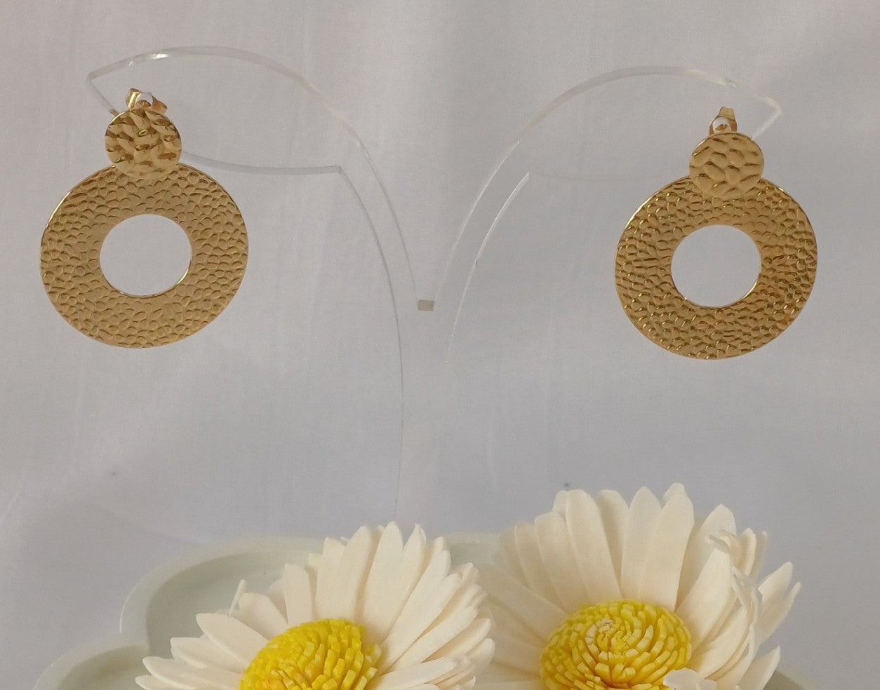 Golden Round Drop Nyra