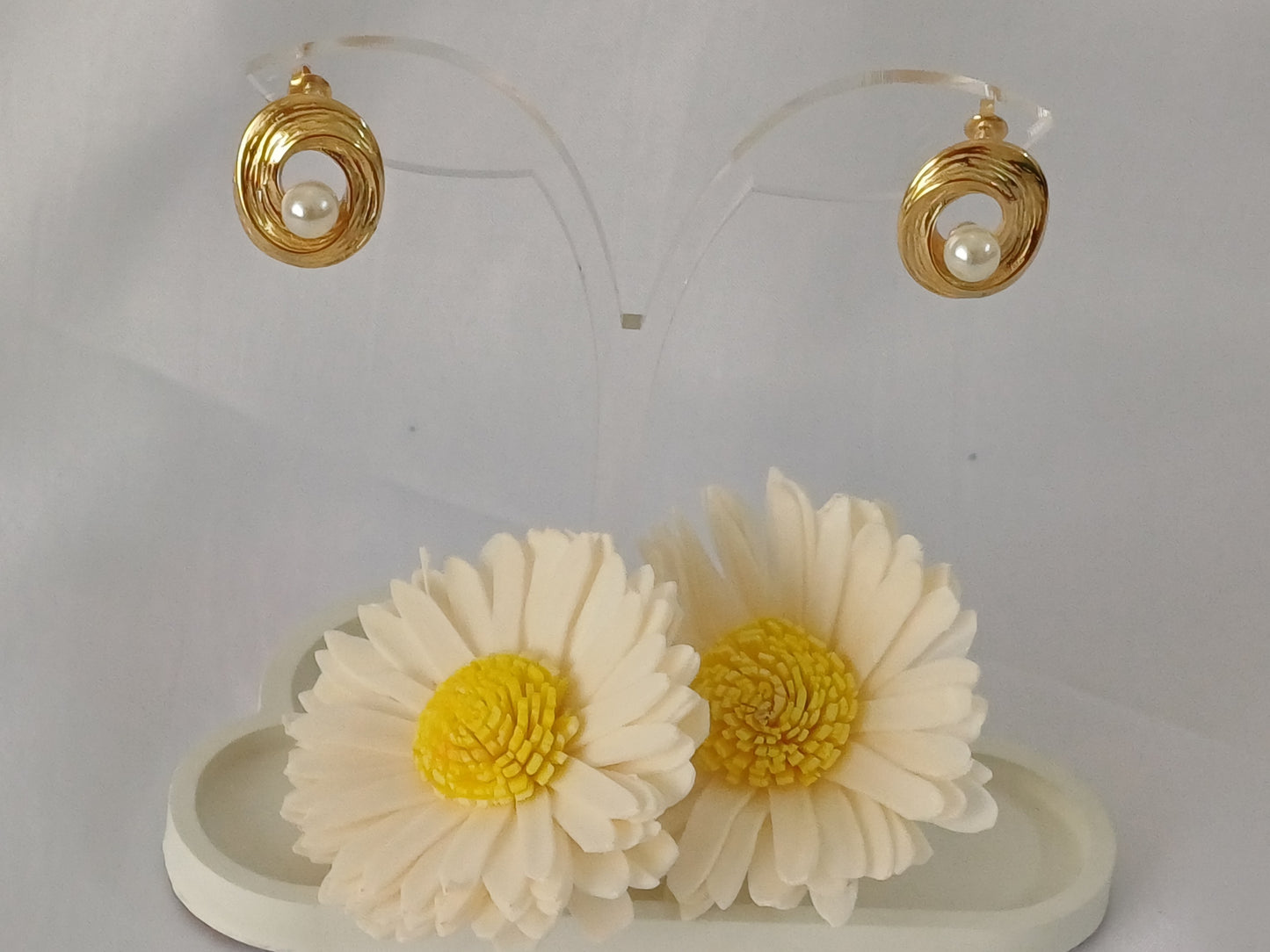Golden Oval Pearl Stud Zuri