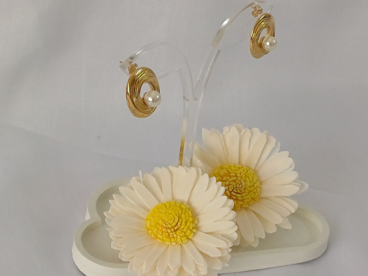 Golden Oval Pearl Stud Zuri