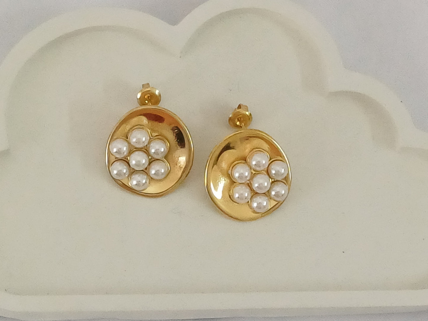 Golden Pearl Flower Stud Victoria