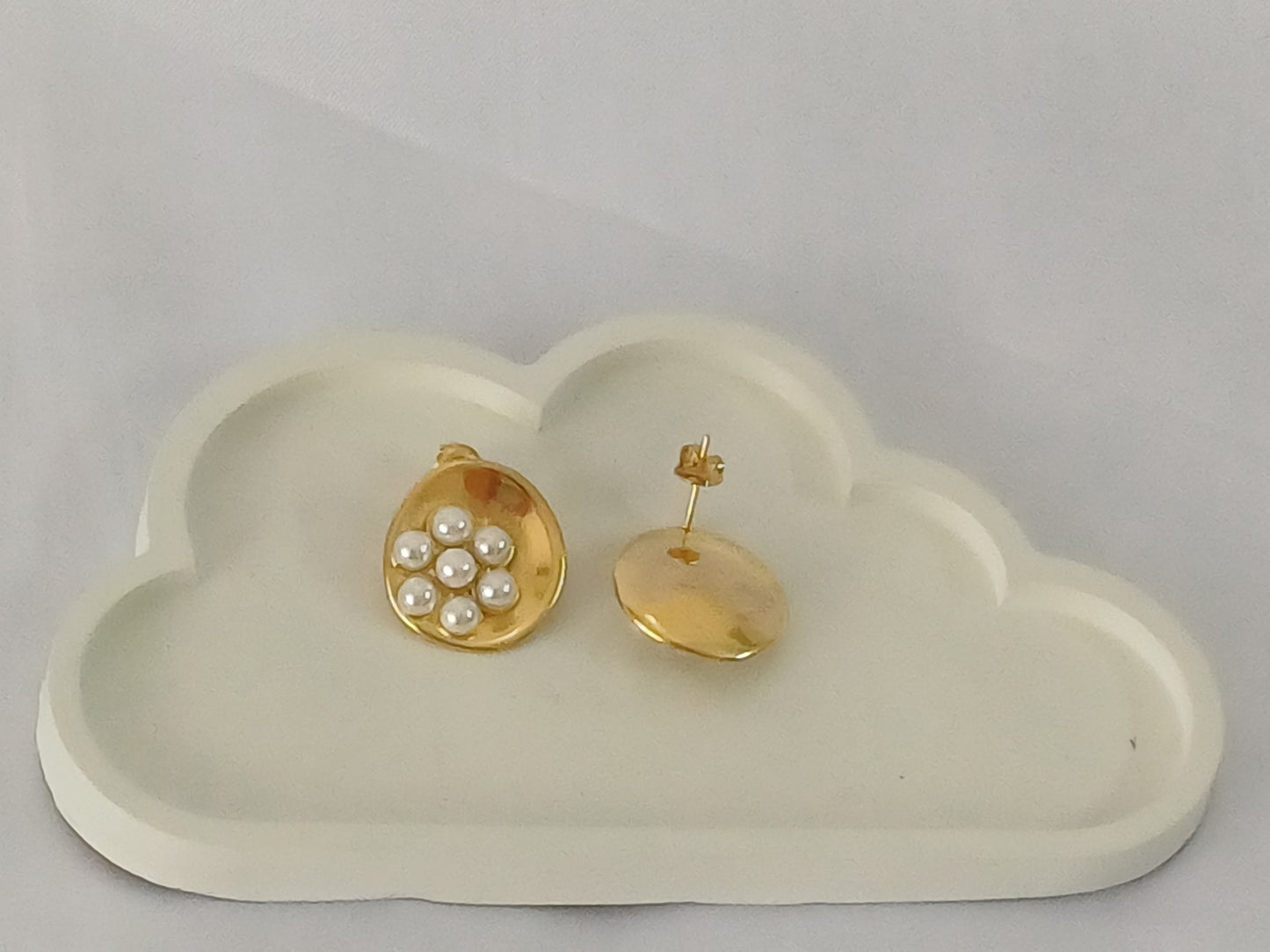 Golden Pearl Flower Stud Victoria