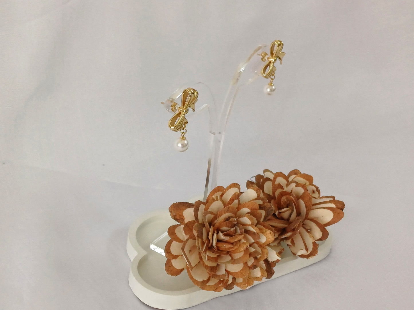 Golden Bow Pearl Stud Sienna