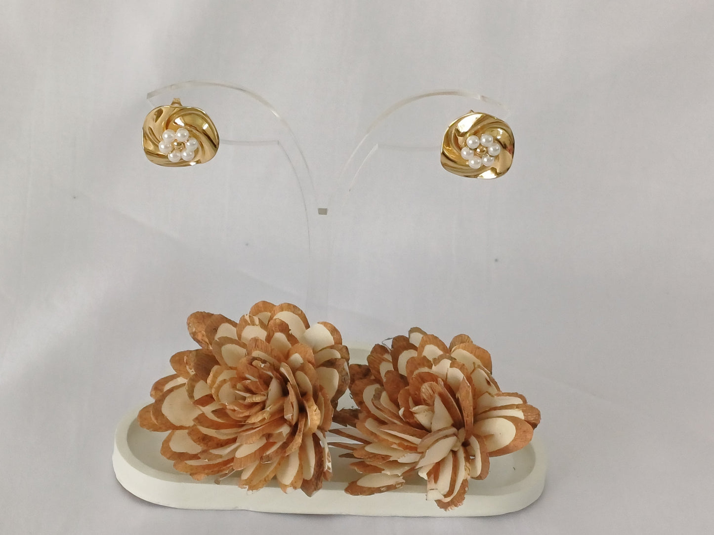 Golden Pearl Flower Stud Eliza