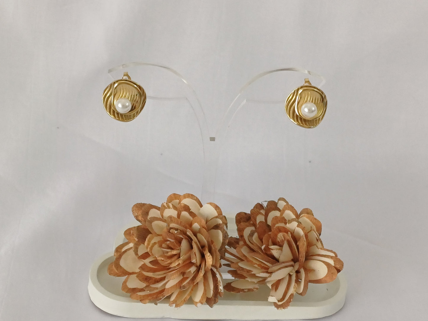 Golden Pearl Stud Andrea