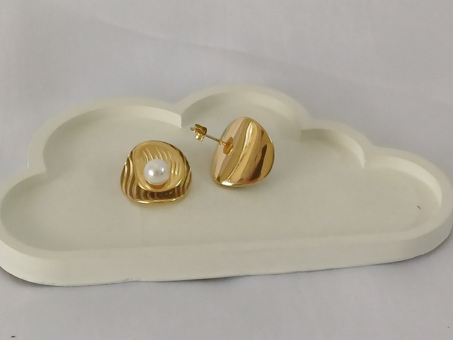 Golden Pearl Stud Andrea