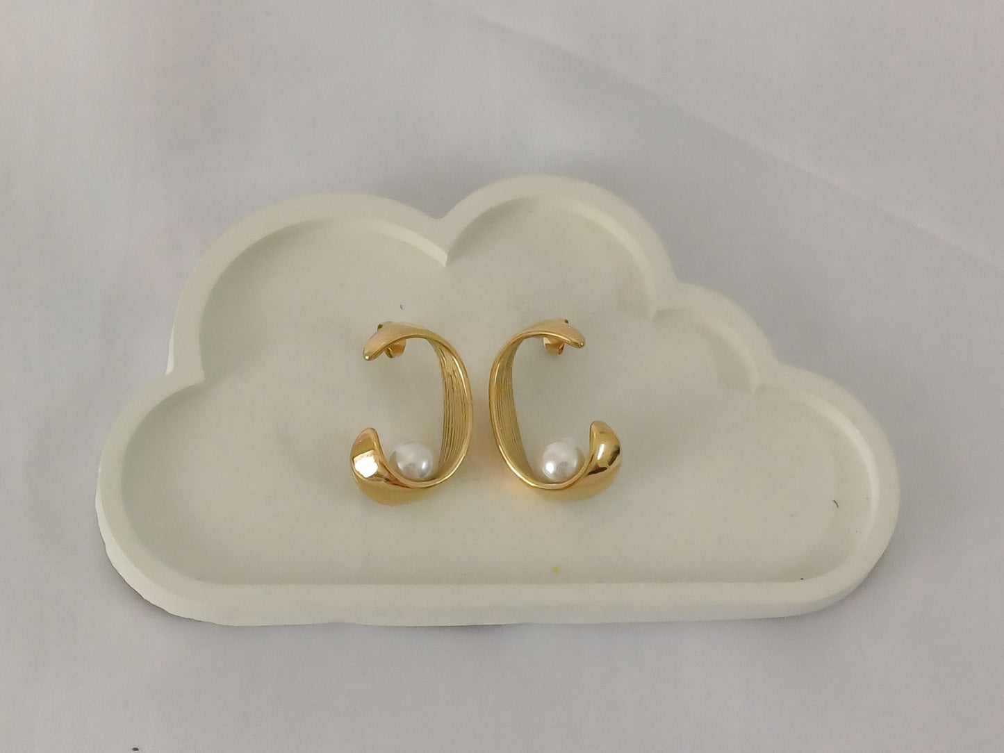 Golden Pearl C Stud