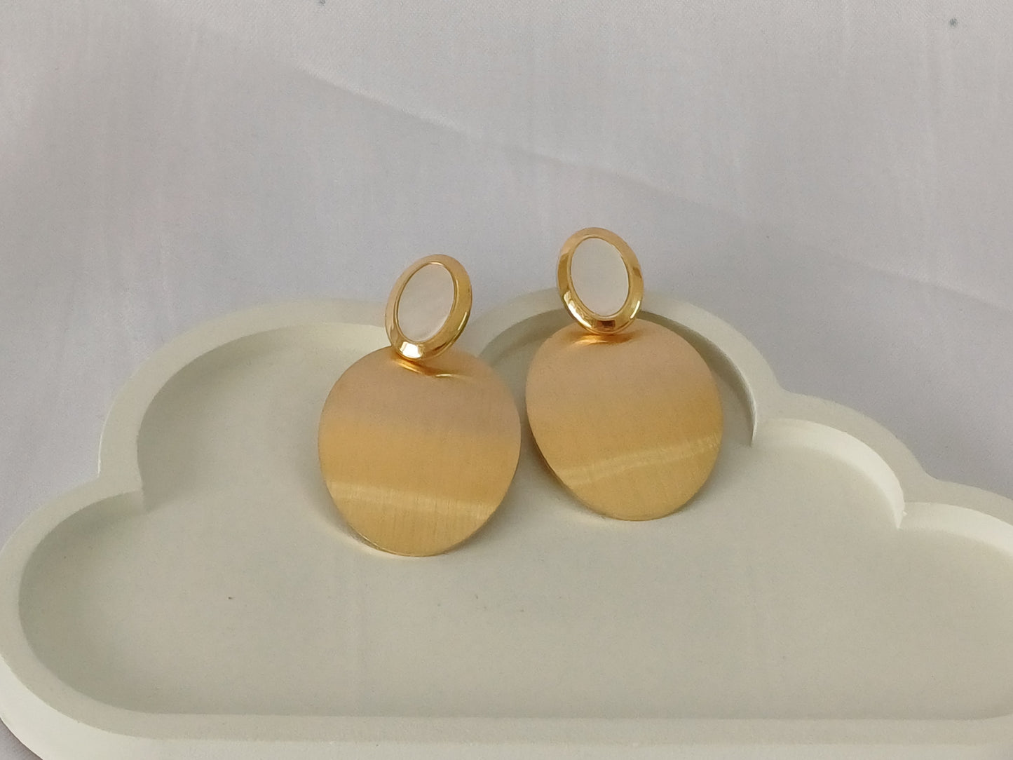 Golden Oval MOP Drop