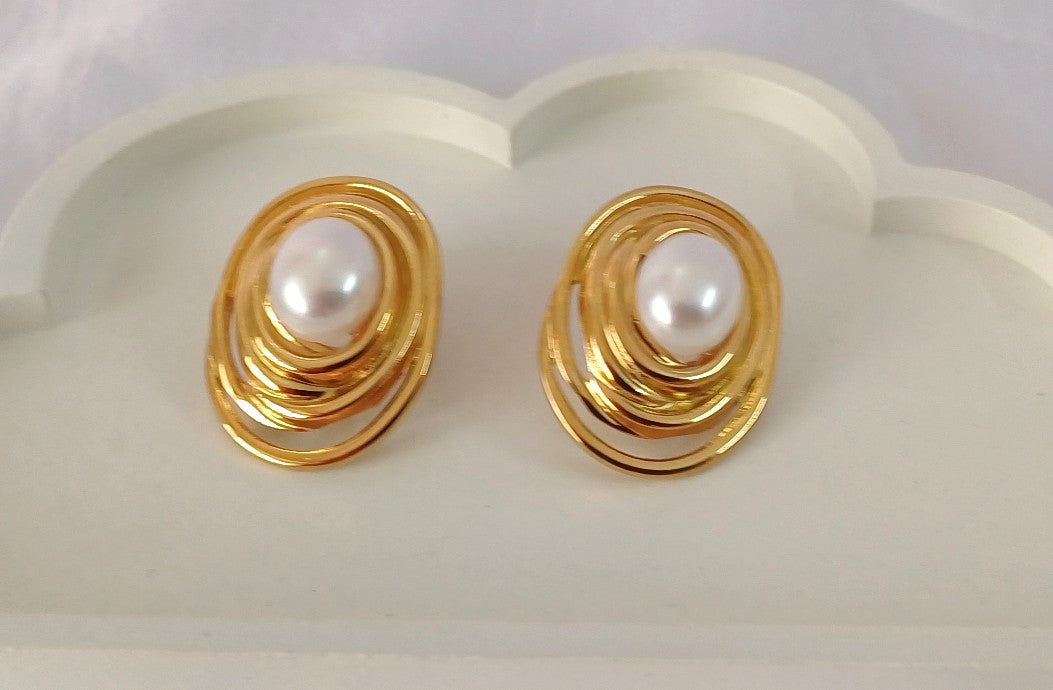 Golden Oval Pearl Stud Norah