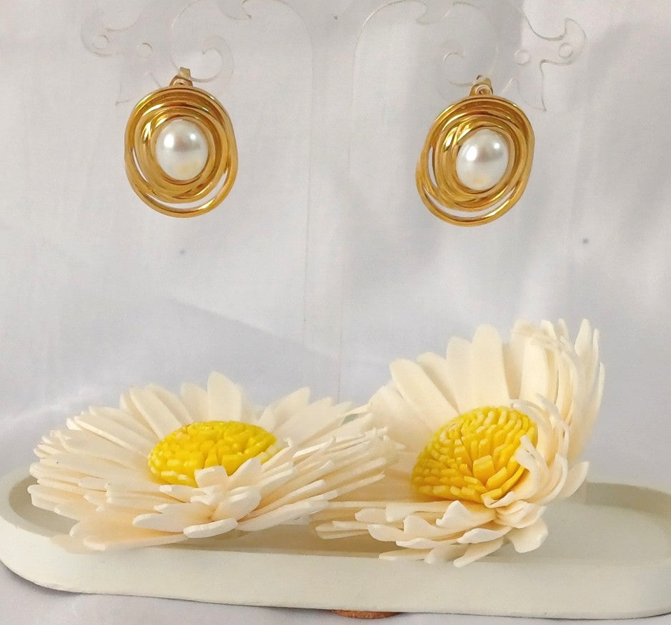 Golden Oval Pearl Stud Norah