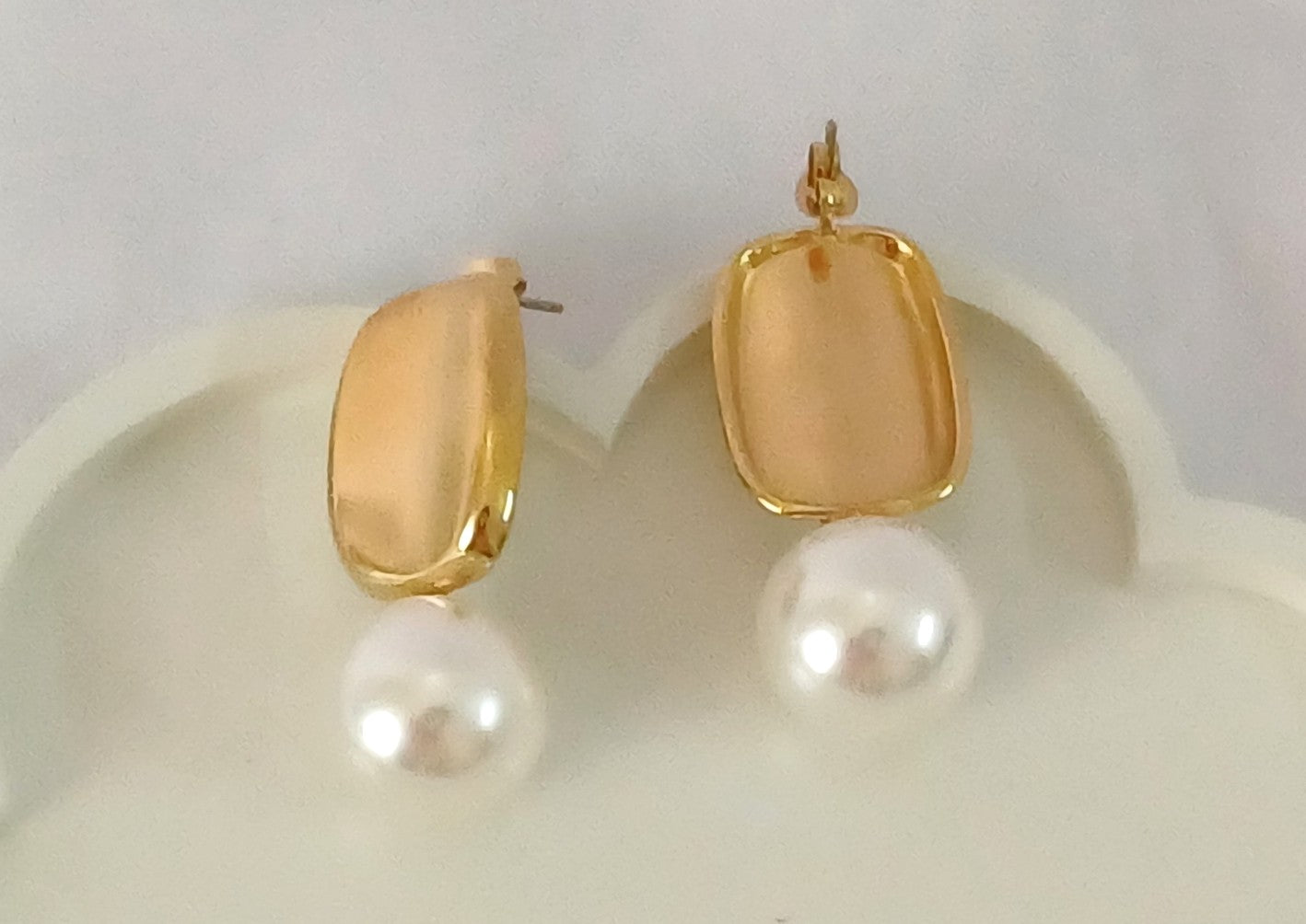 Golden Pearl Drop Caroline