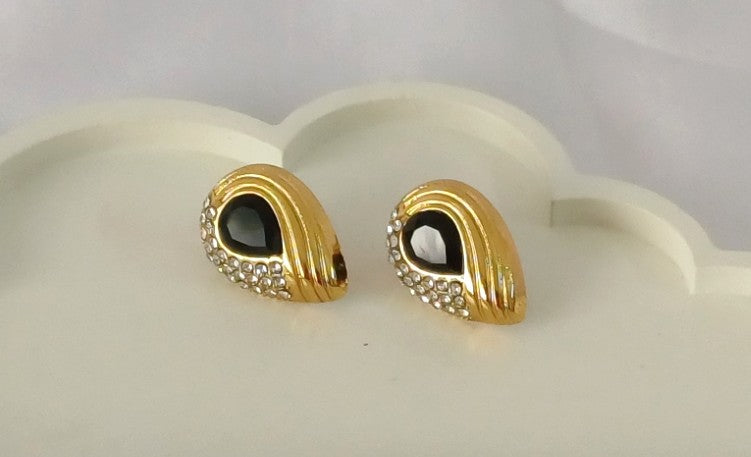 Golden Black Stud Maria