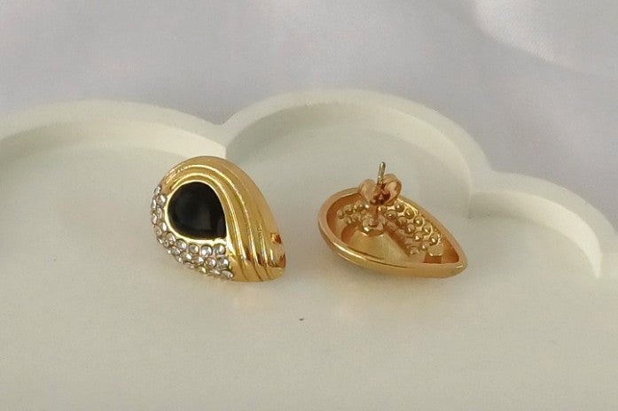 Golden Black Stud Maria