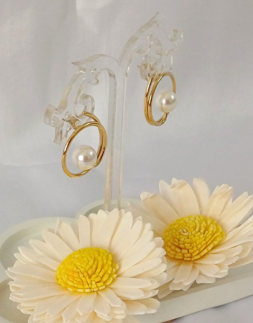 Golden Round Pearl Stud Vanessa