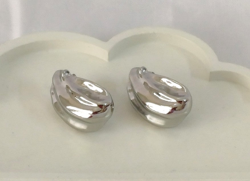Silver Drop Pattern Stud