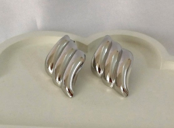 Silver Wave Stud