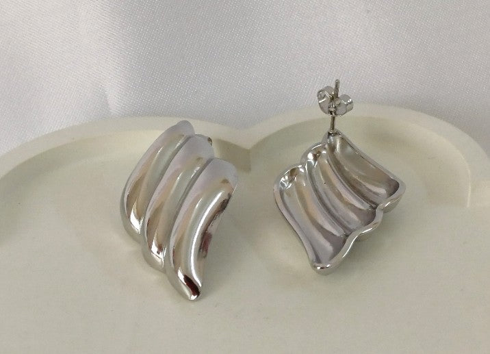 Silver Wave Stud