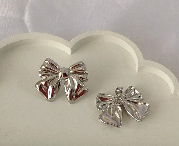 Silver Bow Pattern Stud