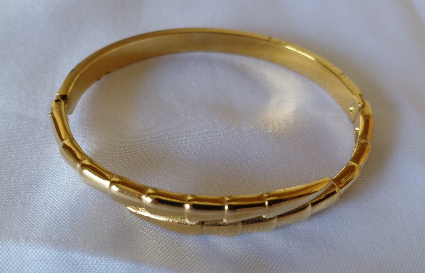 Carmen Bangle