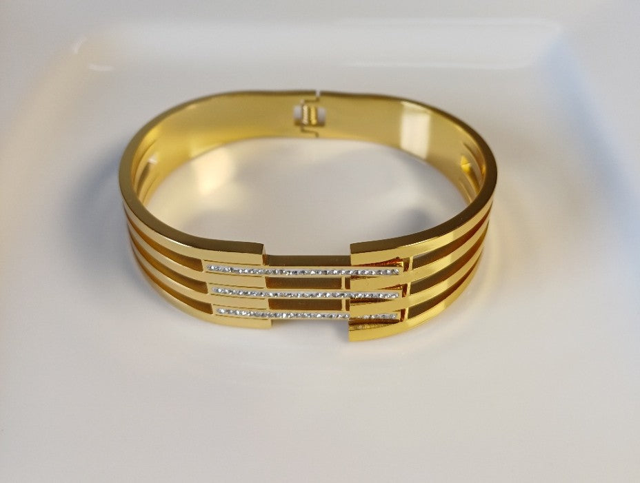 Tara Bangle