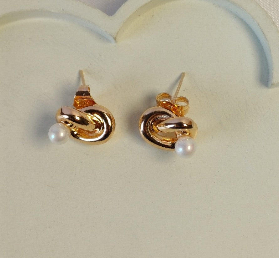 Knot Pearl Stud