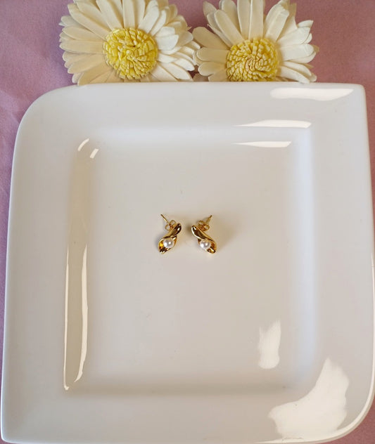 Pearl Leaf Stud