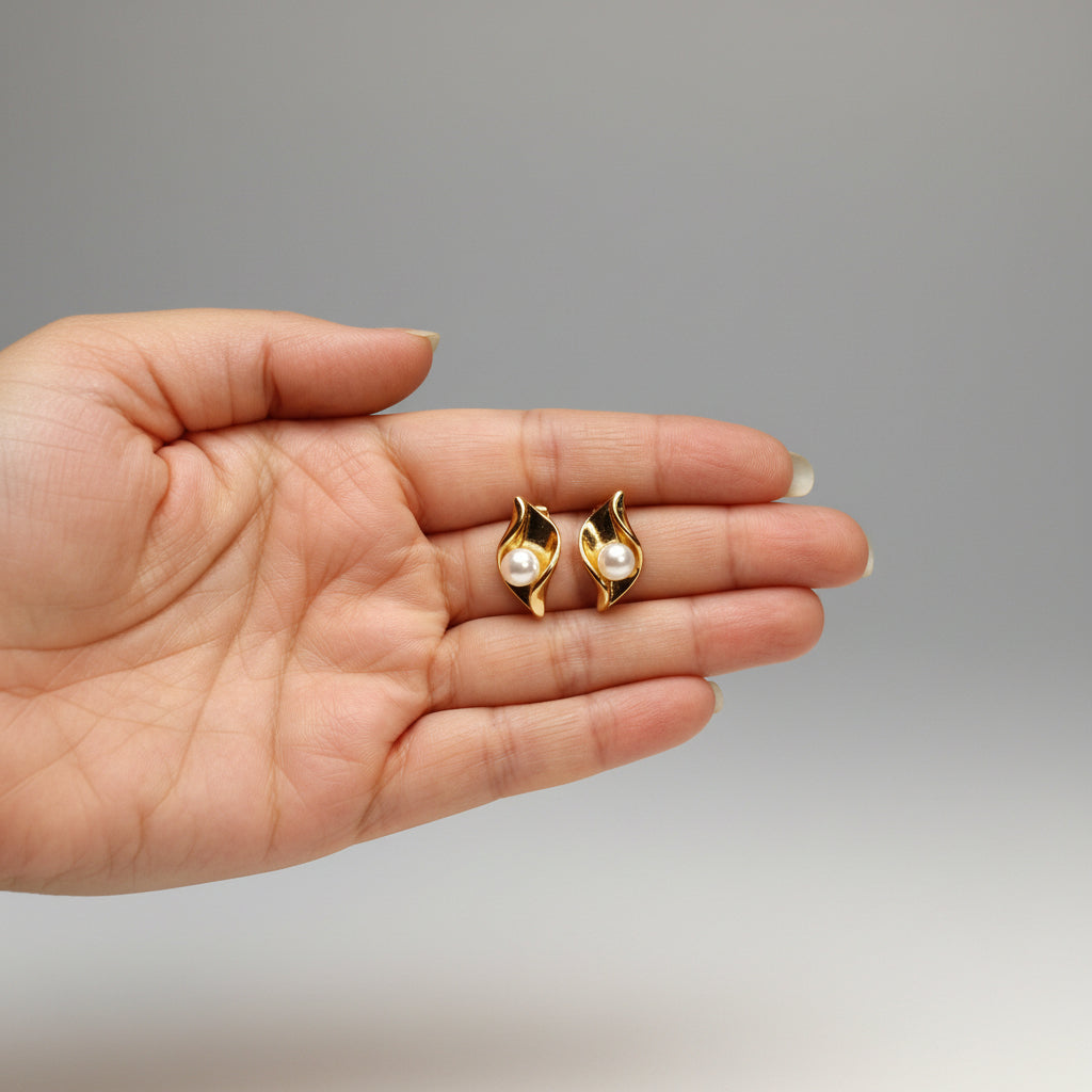 Pearl Leaf Stud