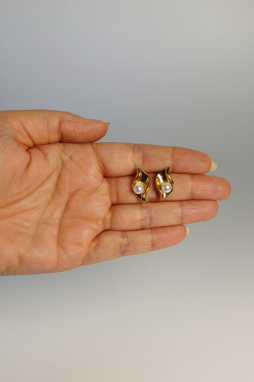 Pearl Leaf Stud